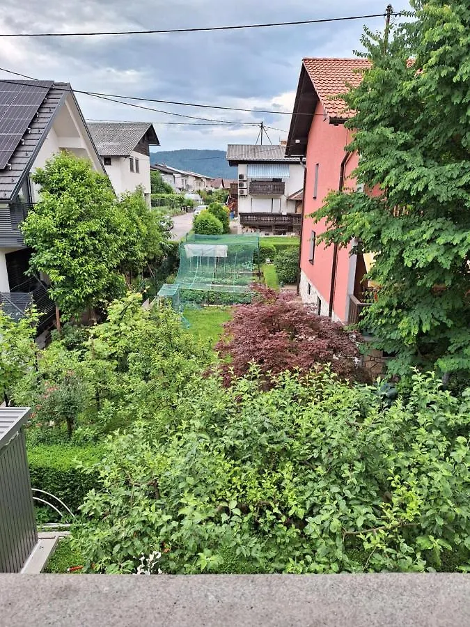 Guesthouse Flower Ljubljana Apartment