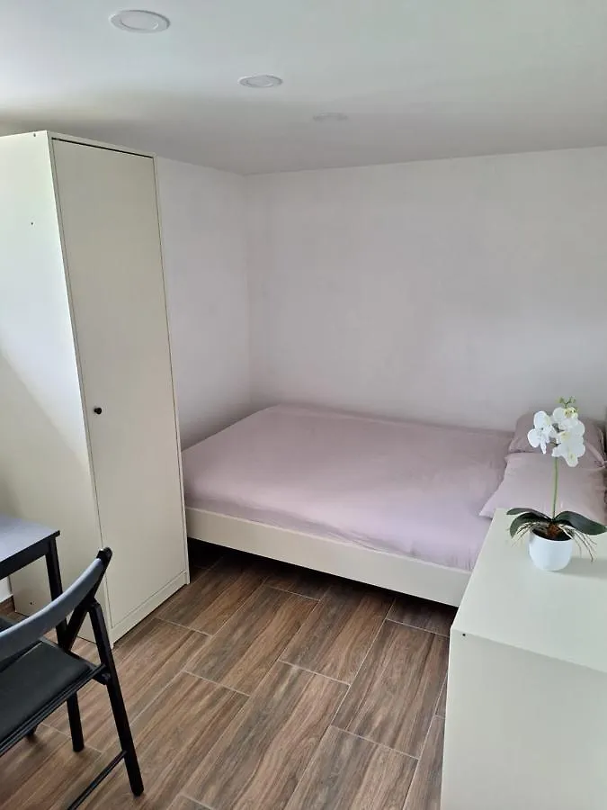 Guesthouse Flower Ljubljana Apartment